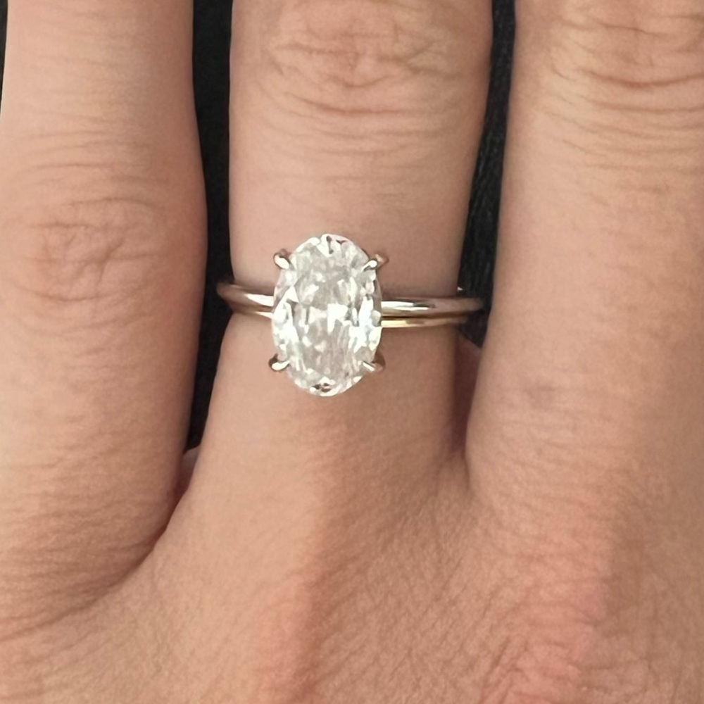 Everly Oval Engagement ring